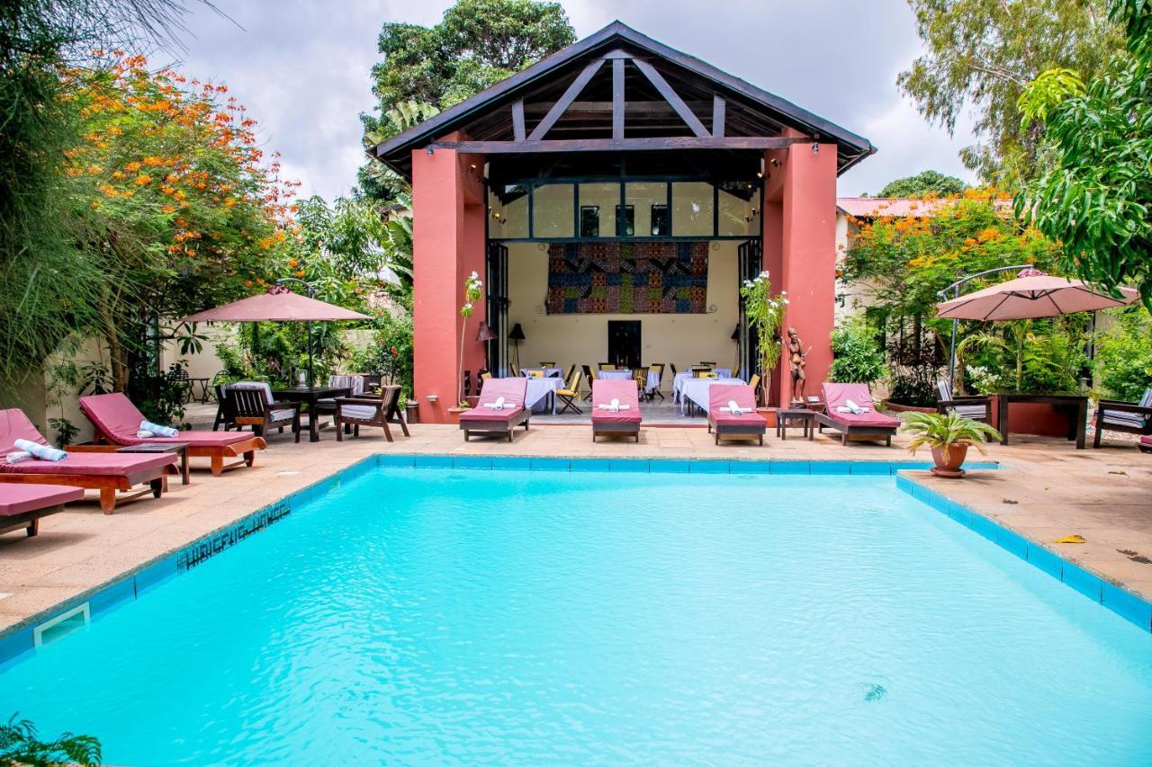 Hotel Hibiscus House Gambia Brufut Zewnętrze zdjęcie