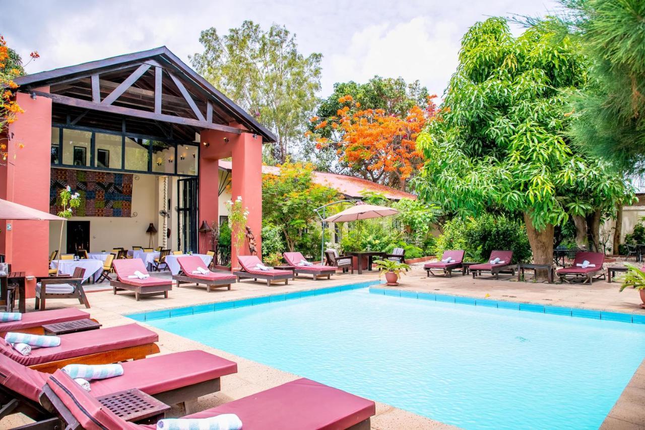 Hotel Hibiscus House Gambia Brufut Zewnętrze zdjęcie