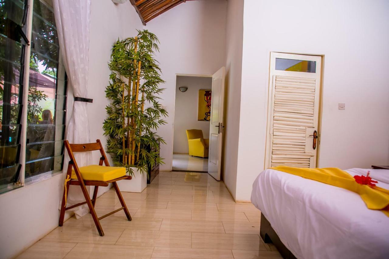 Hotel Hibiscus House Gambia Brufut Zewnętrze zdjęcie