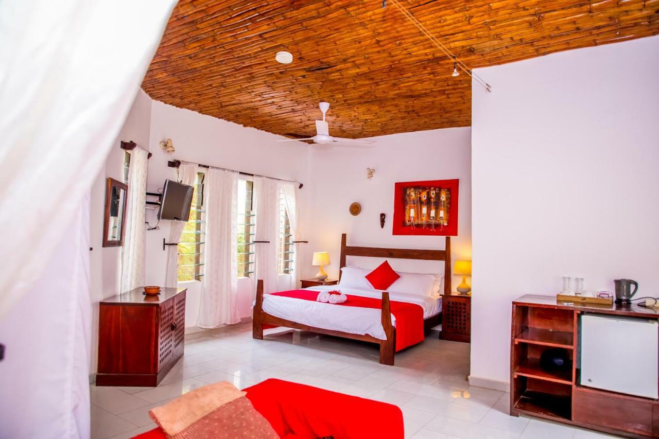 Hotel Hibiscus House Gambia Brufut Zewnętrze zdjęcie
