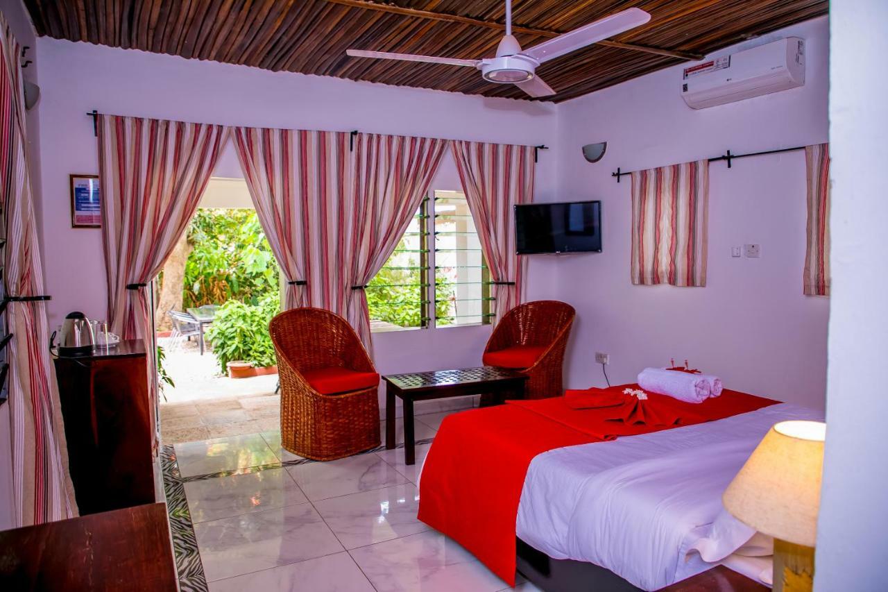 Hotel Hibiscus House Gambia Brufut Zewnętrze zdjęcie