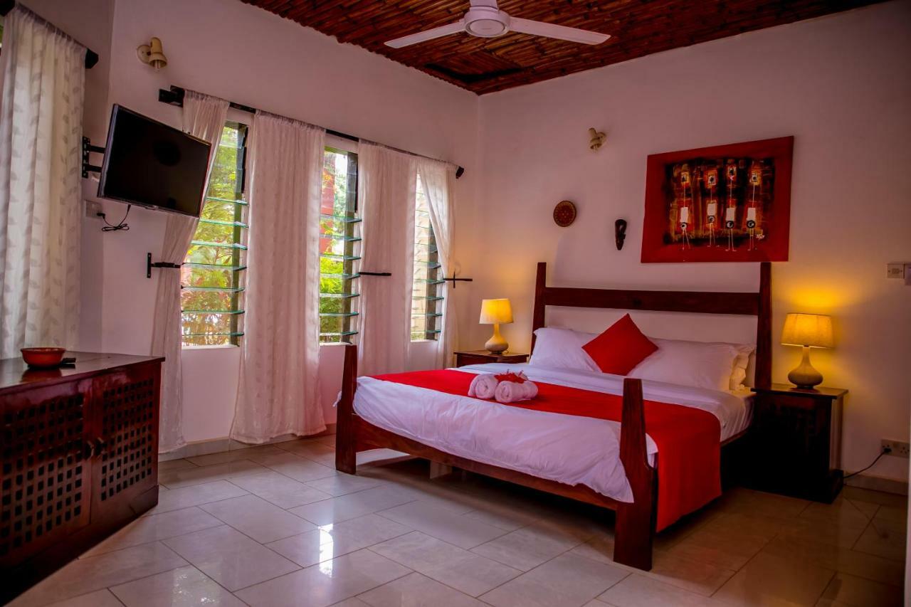 Hotel Hibiscus House Gambia Brufut Zewnętrze zdjęcie